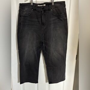 Denver Hayes Black Capris